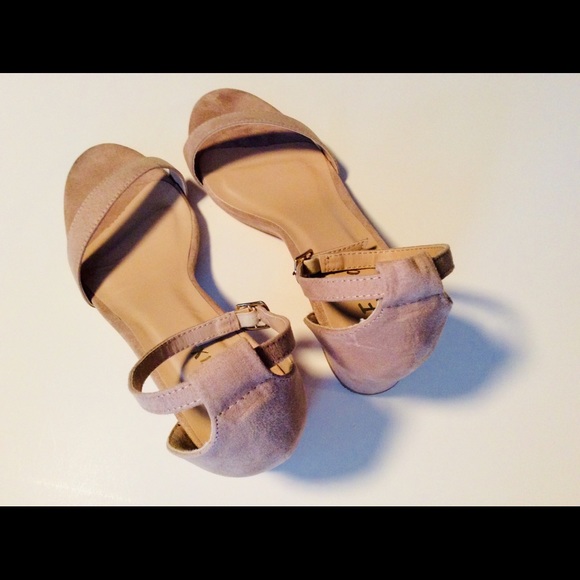 ElElax Nude Suede Heels, Size 9 - Picture 2 of 10